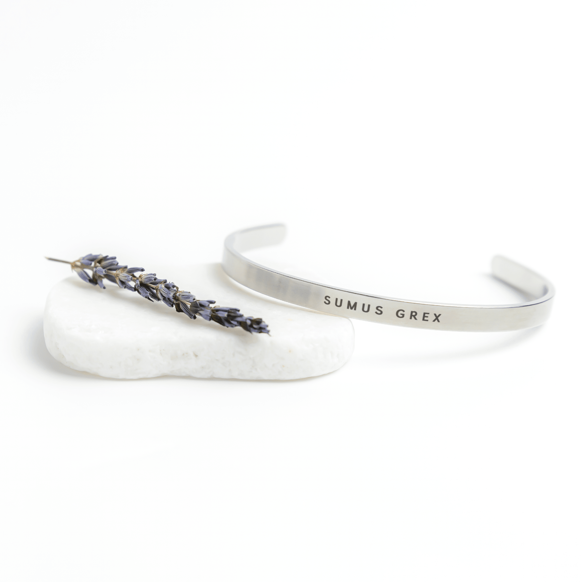 Sumus_Grex_bracelet_Silver_Lifestyle_03_Mockup.png_16032830